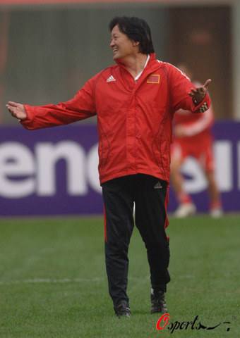 诺维奇城半场领先，积极备战