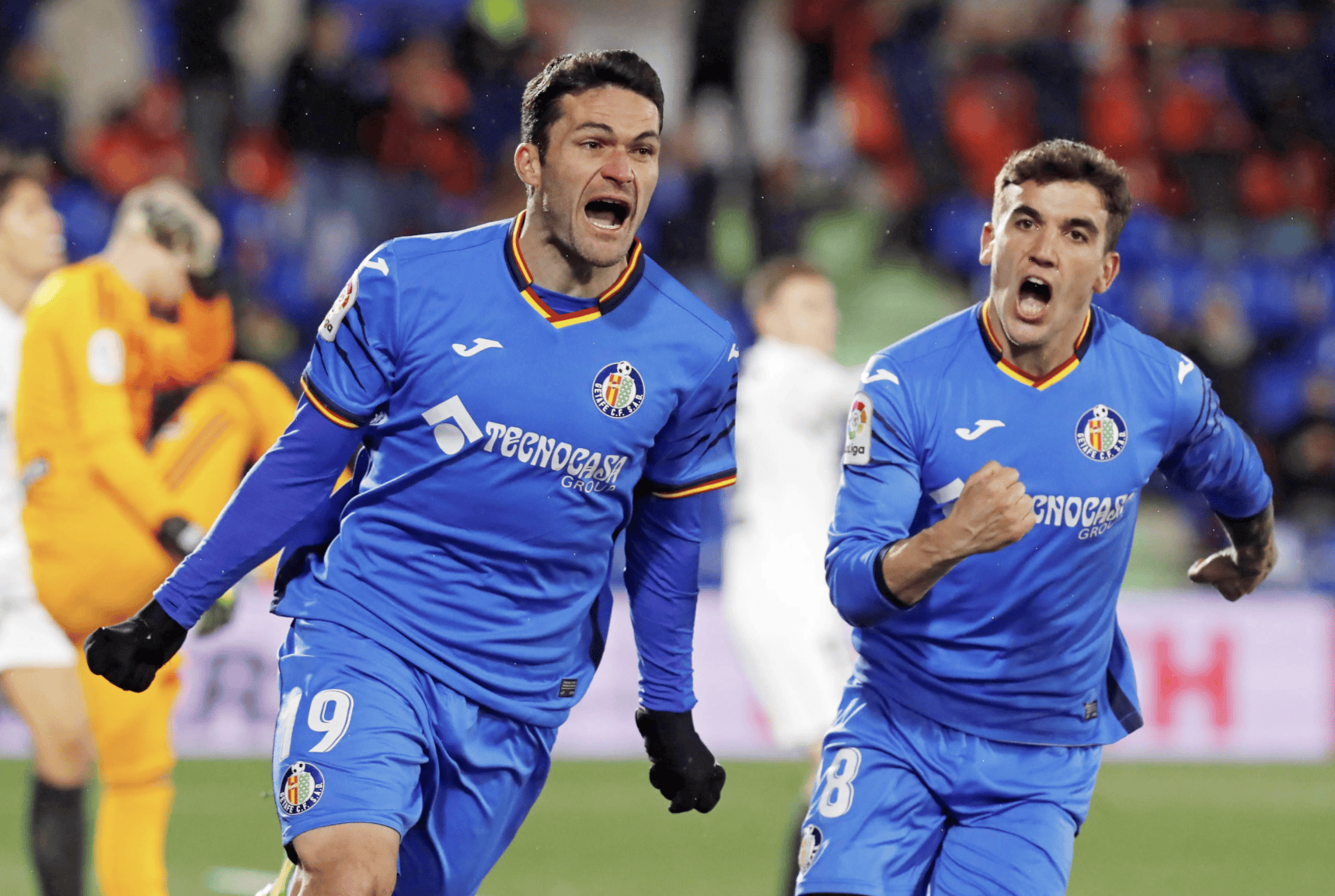 包含巴塞罗那国脚伤愈归队，球队士气高涨的词条