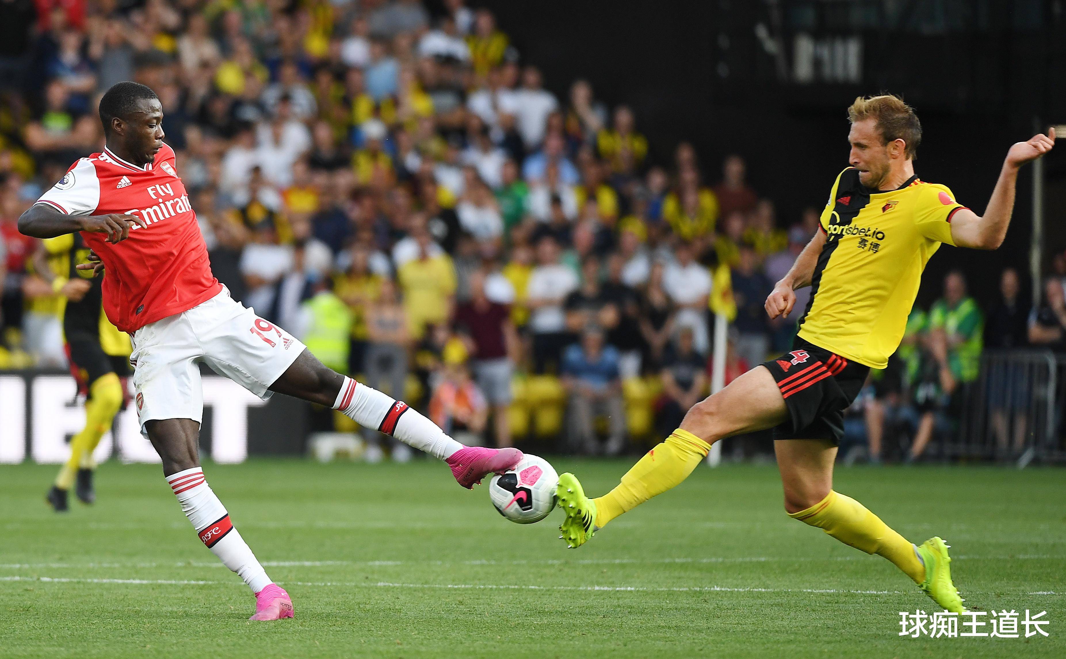 国内足球比赛节奏明快，各队实力均衡