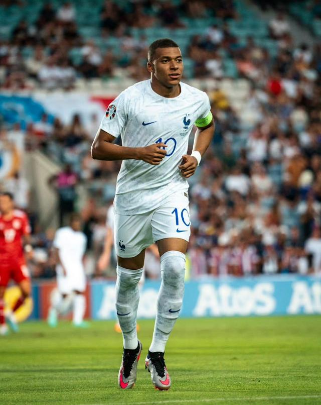 法国队在欧预赛淘汰赛中表现出色