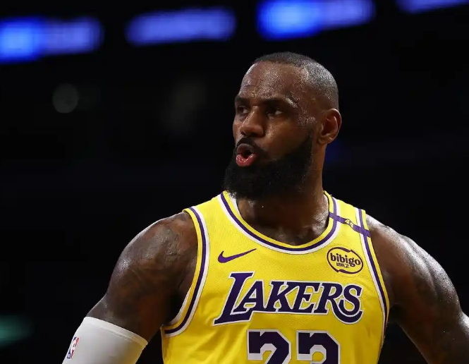 凯尔特人战胜快船，浓眉大战禁区