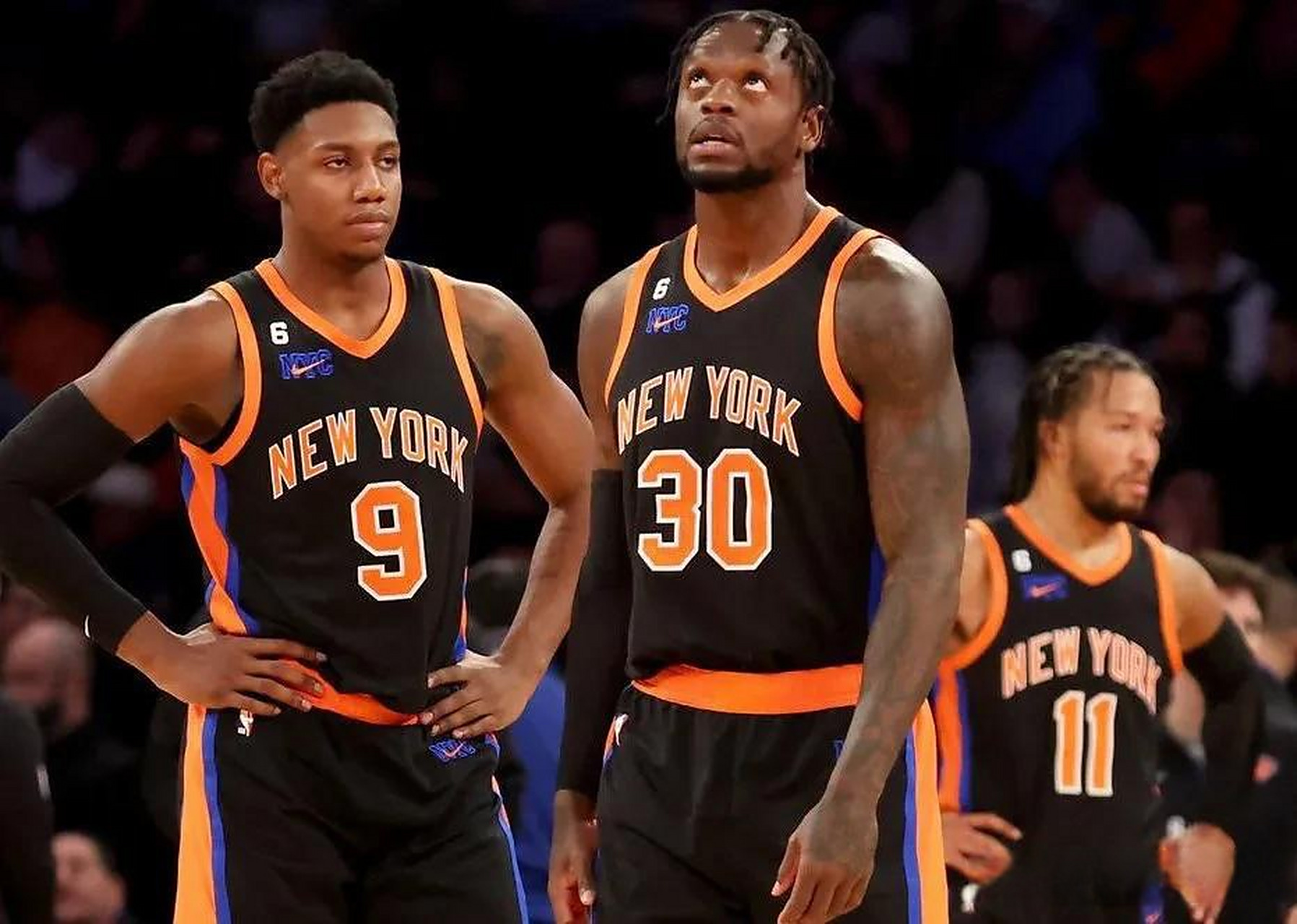 包含东部决赛季后赛比赛明日开战的词条