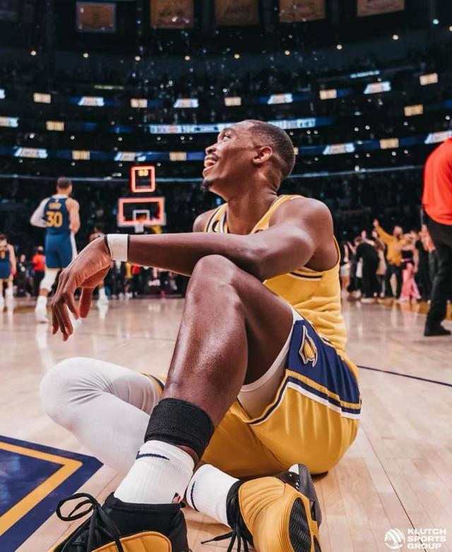 快船负于湖人，遭遇颓势