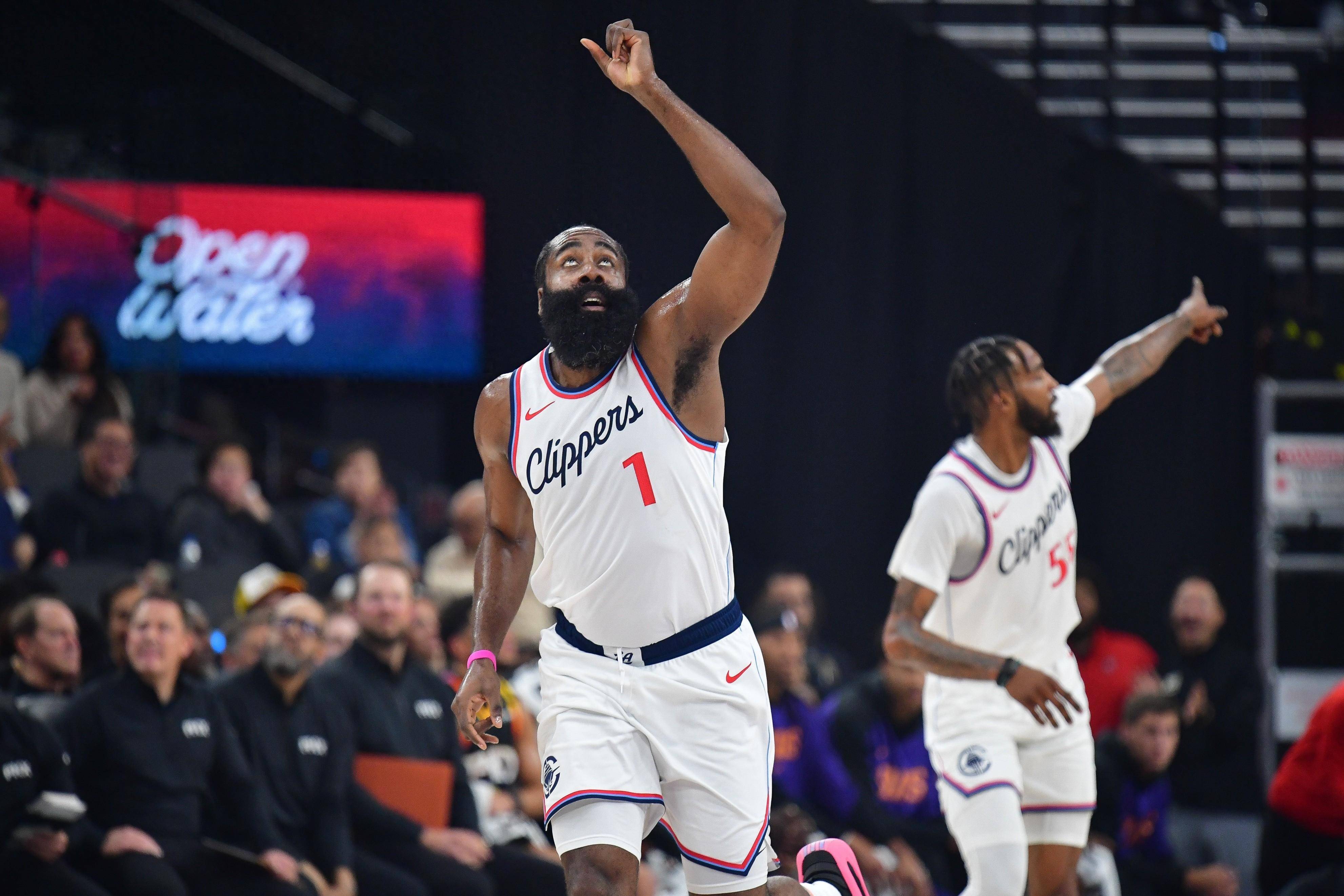 火箭大胜马刺，将系列赛扳平