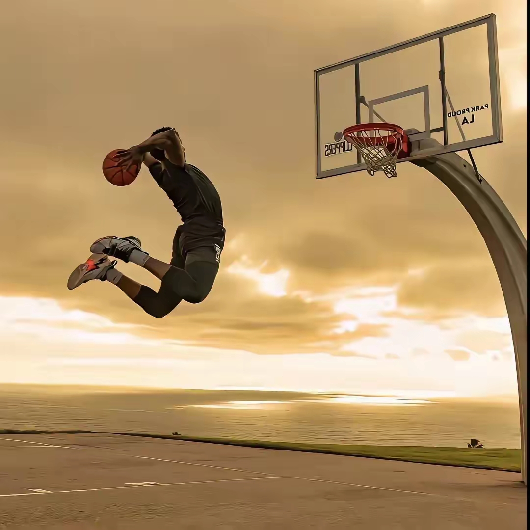 球场上的角逐情势曲折起伏的简单介绍